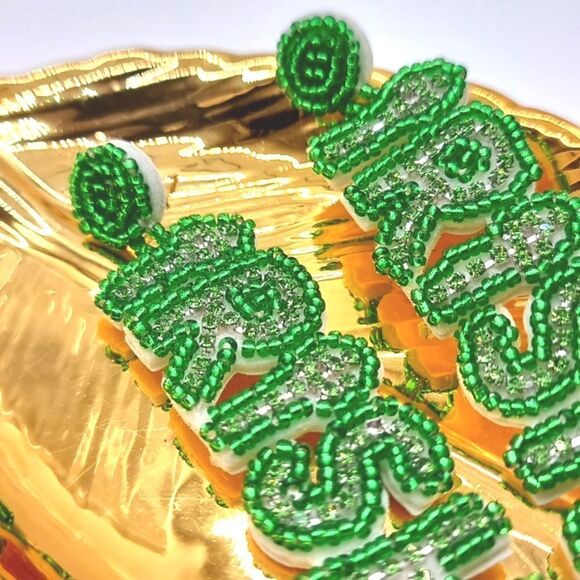 Bling IRISH graphic exquisite glass seed bead earrings - Picture 5 of 8